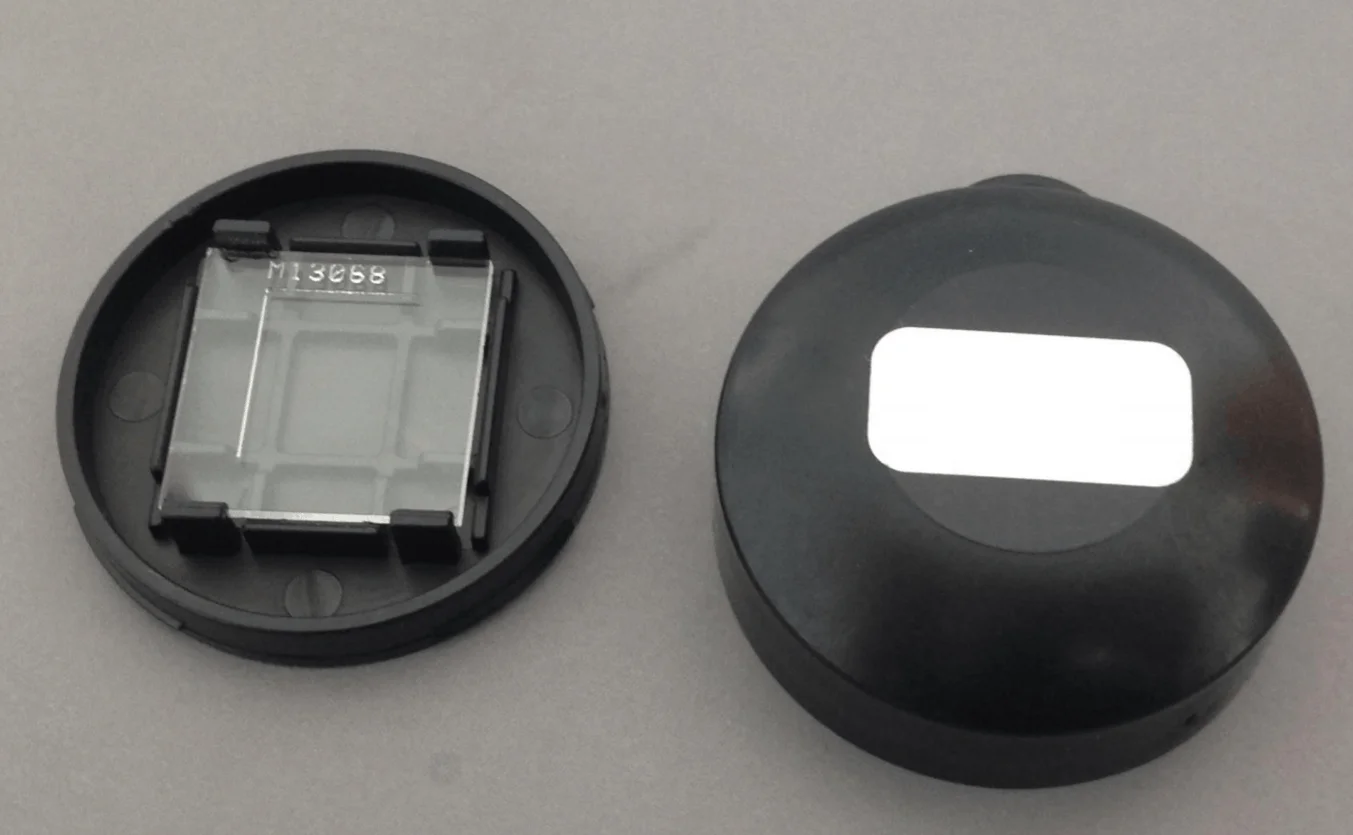 Open CR-39 dosimeter with sensitive element