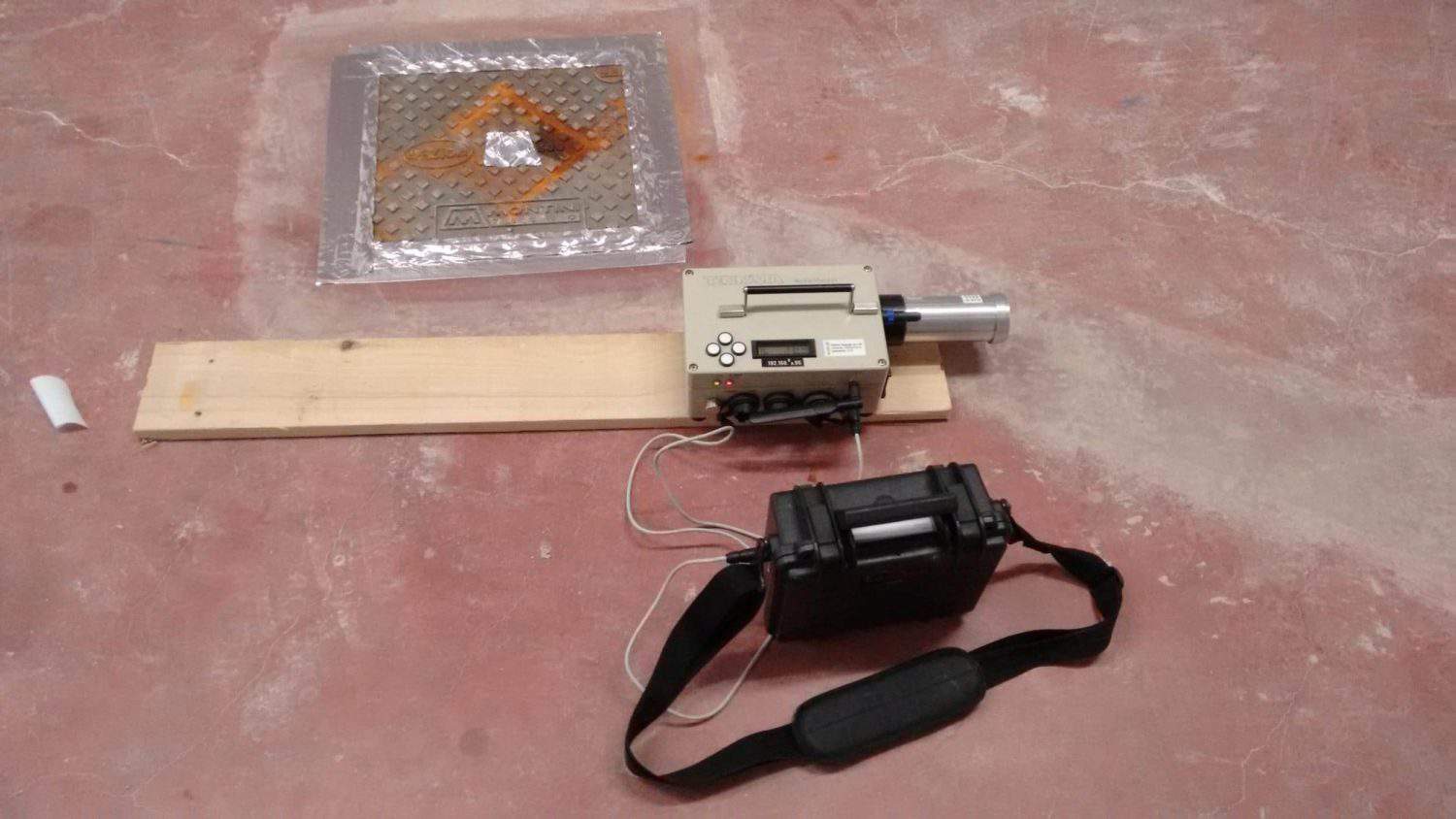 Active monitor connected to sampling tube